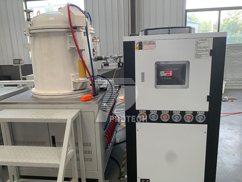 Customized vertical graphite vacuum furnace (click on the image to view product details)